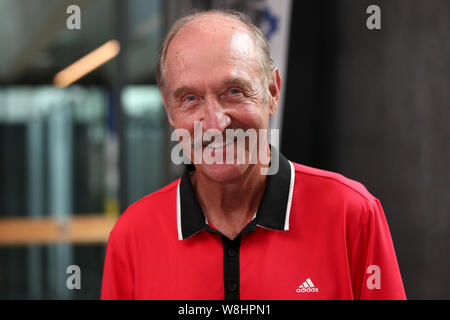 Herzogenaurach, Allemagne. 09Th Aug 2019. Stan Smith, un ancien professionnel de tennis, se trouve dans un bâtiment de l'entreprise dans le cadre de l'articles de sport adidas célébrations du fabricant. Crédit : Daniel Karmann/dpa/Alamy Live News Banque D'Images