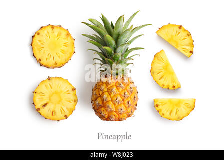 Couper l'ananas frais entier et isolé sur fond blanc, vue du dessus Banque D'Images