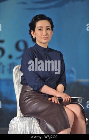 L'actrice chinoise Qin Hailu pose au cours d'une conférence de presse pour son film 'Conte de trois villes" à Beijing, Chine, 27 mai 2015. Banque D'Images