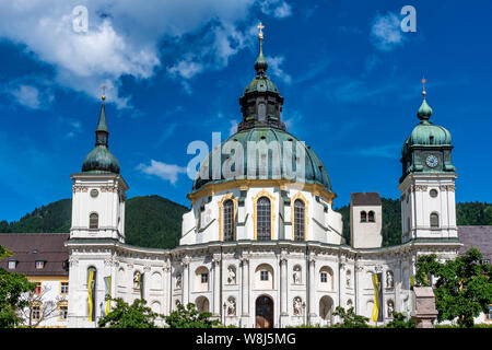 Façade principale de l'abbaye d'Ettal, Kloster Ettal Oberammergau, près d'un monastère bénédictin dans le village d'Ettal, Bavière, Allemagne. Banque D'Images