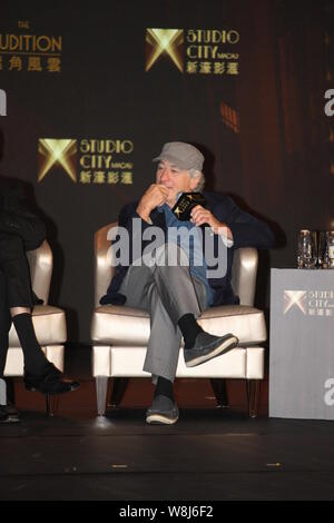 L'acteur américain Robert De Niro assiste à la cérémonie de lancement pour le Studio City à Macao, Chine, 27 octobre 2015. Leonardo DiCaprio dit être en mesure de Banque D'Images