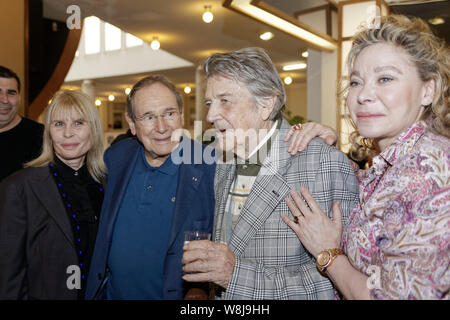 Cap d'Agde, France. 24th juin 2016. Grace de Capitani (R), Jean-Pierre Mocky(C), Robert Hossein et son épouse assistent à l'Hérault du cinéma et de la télévision. Banque D'Images