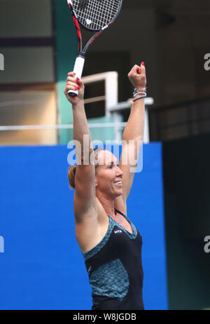 Jelena Jankovic de la Serbie célèbre après avoir battu Denisa Allertova de la République tchèque dans leur dernier match du féminin au cours de la 201 Banque D'Images