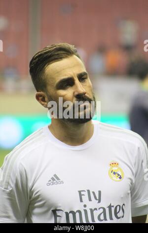 La star du football italien Fabio Cannavaro du Real Madrid pose des légendes dans leur match de football contre les légendes de l'Inter de Milan au cours de la Ligue gagnante 2015 Banque D'Images