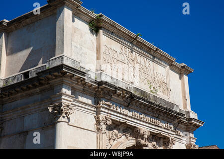 L'Arc de Constantin un arc de triomphe à Rome, situé entre le Colisée et le Palatin construit sur l'année 315 AD Banque D'Images