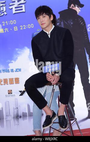L'acteur sud-coréen Ji Chang-wook assiste à une réunion du ventilateur pour son événement opéra de savon 'guérisseur' à Taipei, Taiwan, le 5 septembre 2015. Banque D'Images