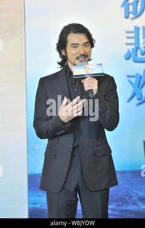 Taiwanese-Japanese l'acteur et chanteur Takeshi Kaneshiro parle lors d'une conférence de presse pour son nouveau film 'La Traversée Part 2" à Beijing, Chine, 22 Juillet Banque D'Images