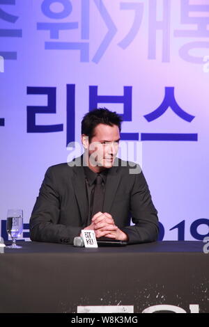 L'acteur canadien Keanu Reeves participe à une conférence de presse pour la première de son nouveau film 'John Wick' à Séoul, Corée du Sud, 8 janvier 2015. Banque D'Images