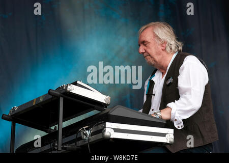 Banbury, UK. 09Th Aug 2019. Joueur de clavier Jan Schelhaas Russell avec l'anglais et le groupe de rock progressif psychédélique Carava effectue sur scène à Cropredy Festival à Banbury. Credit : SOPA/Alamy Images Limited Live News Banque D'Images