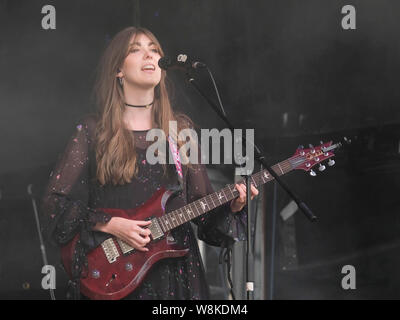 Banbury, UK. 09Th Aug 2019. Emillie avec clés English famille contemporaine autre trio folk Wildwood Kin effectue sur scène à Cropredy Festival à Banbury. Credit : SOPA/Alamy Images Limited Live News Banque D'Images