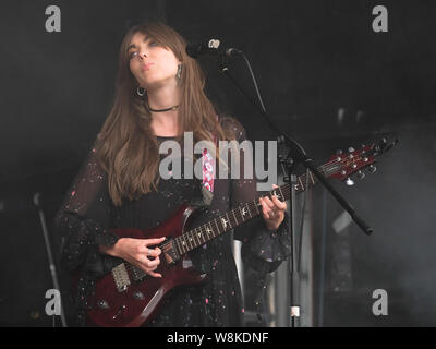 Banbury, UK. 09Th Aug 2019. Emillie avec clés English famille contemporaine autre trio folk Wildwood Kin effectue sur scène à Cropredy Festival à Banbury. Credit : SOPA/Alamy Images Limited Live News Banque D'Images