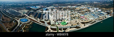 --FILE--Vue aérienne du Shanghai Disney Resort en construction à Pudong, Shanghai, Chine, le 3 février 2016. Disney's grand ouverture de son Shang Banque D'Images