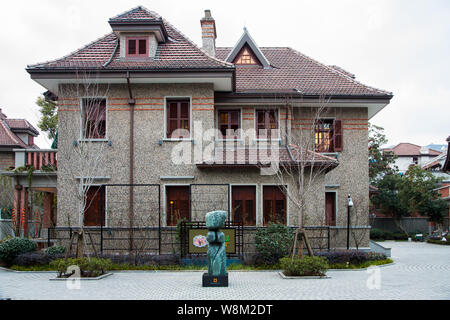 Vue d'une ancienne villa près de Fuxing Park dans l'ancienne Concession Française à Shanghai, Chine, 30 janvier 2016. Banque D'Images