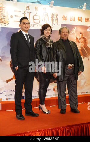 (À partir de la droite) directeur de Hong Kong Sammo Hung, sa femme Joyce Mina Godenzi et Hong Kong Soi Cheang directeur pou-soi assister à une première mondiale pour la nouvelle de l'événement Banque D'Images