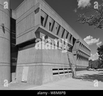 L'Hôtel de Ville de Brantford. Le bâtiment est situé au 100 Wellington Square. Conçu par Michael Kopsa et construit en 1967, la conception de l'architecture brutaliste Banque D'Images