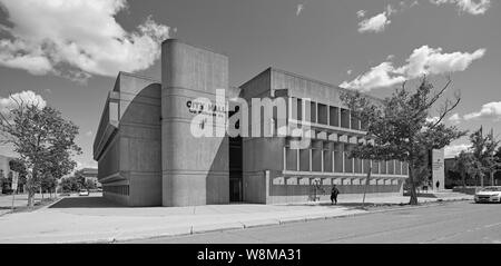 L'Hôtel de Ville de Brantford. Le bâtiment est situé au 100 Wellington Square. Conçu par Michael Kopsa et construit en 1967, la conception de l'architecture brutaliste Banque D'Images