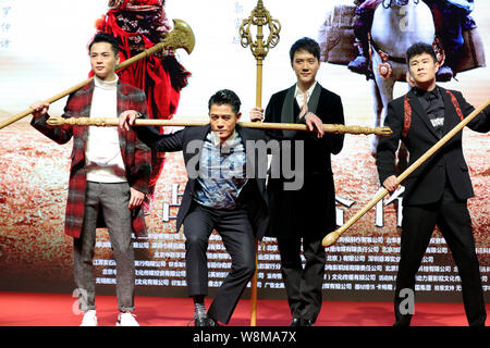 (De gauche) les acteurs de Hong Kong Chung-droit lui, mieux connu sous le nom de la Loi, lui et Aaron Kwok, comédiens chinois Feng Shaofeng et Shen Il, mieux connu comme Xiaoshe Banque D'Images