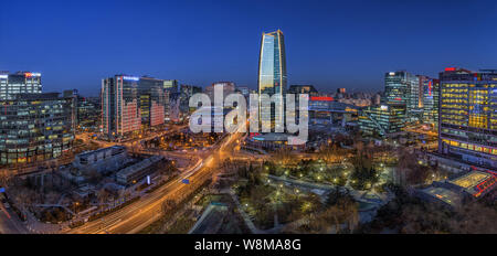 Vue de la nuit de Zhongguancun Science Park, connu comme la Silicon Valley chinoise, dans le district de Haidian, Beijing, Chine, 4 janvier 2016. Banque D'Images