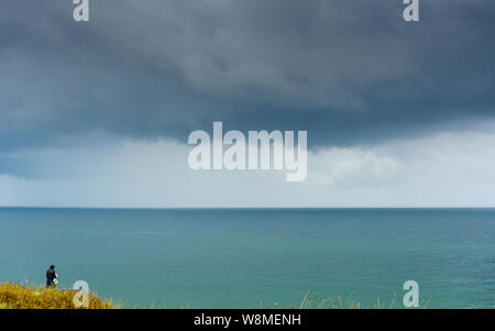 Beaux paysages de la côte de la mer Noire - orage d'aborder au cours de l'eau pure, plages de sable et la ligne impressionnant Banque D'Images