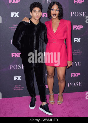 West Hollywood, USA. 09Th Aug 2019. WEST HOLLYWOOD, LOS ANGELES, CALIFORNIE, USA - 09 août : Angel Bismark Curiel et Mj Rodriguez arrivent à l'événement Tapis rouge pour FX's 'Poser' qui a eu lieu au Pacific Design Center le 9 août 2019 à West Hollywood, Los Angeles, Californie, USA. ( Photo : Agence de Presse Image/Alamy Live News Banque D'Images