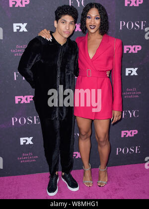 West Hollywood, USA. 09Th Aug 2019. WEST HOLLYWOOD, LOS ANGELES, CALIFORNIE, USA - 09 août : Angel Bismark Curiel et Mj Rodriguez arrivent à l'événement Tapis rouge pour FX's 'Poser' qui a eu lieu au Pacific Design Center le 9 août 2019 à West Hollywood, Los Angeles, Californie, USA. ( Photo : Agence de Presse Image/Alamy Live News Banque D'Images