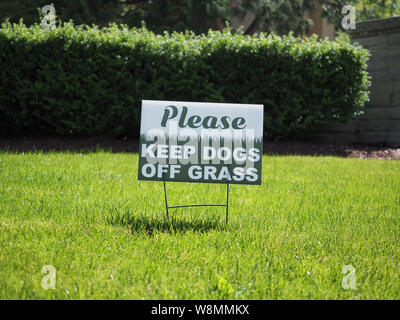 "S'il vous plaît gardez les chiens off grass' sign Banque D'Images