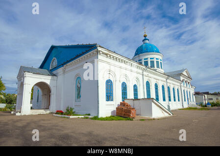 L'ancienne église de Saint-Nicolas l'Wonderworker lors d'une journée ensoleillée. Kotelnich, Russie Banque D'Images