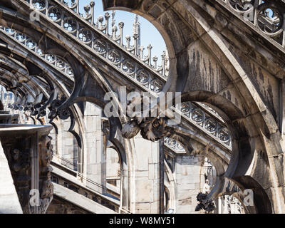 Plus de détails sur la terrasse du toit de l'Catehdral Milan en Italie Banque D'Images