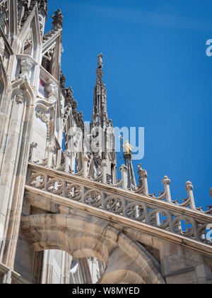 Plus de détails sur la terrasse du toit de l'Catehdral Milan en Italie Banque D'Images