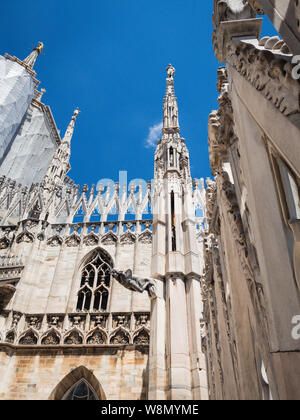 Plus de détails sur la terrasse du toit de l'Catehdral Milan en Italie Banque D'Images