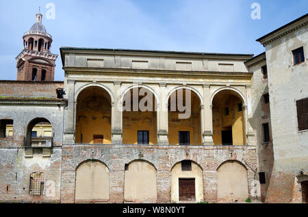 Vue à partir de la E de la partie du Palais Ducal de Mantoue au S de l'hôtel Castello di S Giorgio, une grande et profonde Loggia offrant une vue sur le lac Banque D'Images