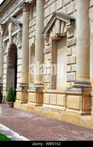 Le Cortile, Cour d'honneur ou cour du Palazzo Te, à Mantoue, Italie, construit dans le style maniériste 1524-34 par l'architecte Giulio Romana Banque D'Images