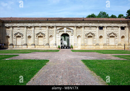 Le Cortile, Cour d'honneur ou cour du Palazzo Te, à Mantoue, Italie, construit dans le style maniériste 1524-34 par l'architecte Giulio Romana Banque D'Images