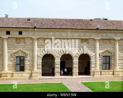 Le Cortile, Cour d'honneur ou cour du Palazzo Te, à Mantoue, Italie, construit dans le style maniériste 1524-34 par l'architecte Giulio Romana Banque D'Images