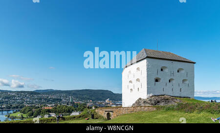 TRONDHEIM, NORVÈGE - 17 juillet 2019 : la forteresse de Kristiansten est situé sur une colline à l'est de la ville de Trondheim, en Norvège. Il a été construit après le grand incendie Banque D'Images