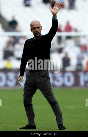 Londres, Royaume-Uni. 10 août, 2019. Londres, Royaume-Uni. 10 août, 2019. English Premier League, West Ham United et Manchester City, Manchester City Manager Josep Guardiola vagues pour les fans - strictement usage éditorial uniquement. Pas d'utilisation non autorisée avec l'audio, vidéo, données, listes de luminaire, club ou la Ligue de logos ou services 'live'. En ligne De-match utilisation limitée à 120 images, aucune émulation. Credit : Action Plus Sport Images/Alamy Live News Banque D'Images