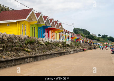 03/08/2019, Scarborough, North Yorkshire, Uk les gens à Scarborough beach profiter d'une journée à bord d'un bain sur thbe étés août Jour Banque D'Images