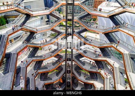 Le navire (structure en nid d'), la construction au centre de la place publique et de jardins, à Hudson Yards. Manhattan, côté ouest. Ec New York Banque D'Images