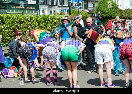 Broadstairs, Kent, UK. 10 août 2019. Le groupe de danse Morris Femmes lâche au début de 2019. Semaine folklorique de Broadstairs Images-News urbain/Alamy Banque D'Images