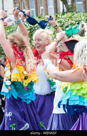 Broadstairs, Kent, UK. 10 août 2019. Le groupe de danse Morris Femmes lâche au début de 2019. Semaine folklorique de Broadstairs Images-News urbain/Alamy Banque D'Images