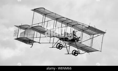 1910 Bristol Boxkite (réplique) partie de la Shuttleworth Collection airborne au Bourget sur le militaire le 7 juillet 2019 Banque D'Images