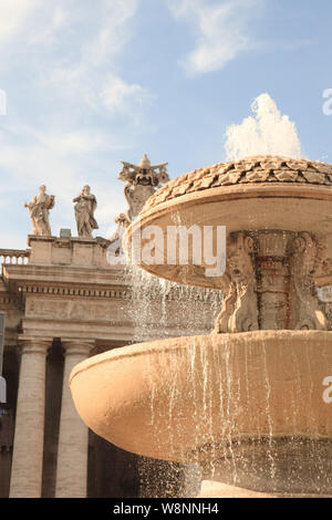 En dehors de la fontaine Vatican, Rome, Italie Banque D'Images