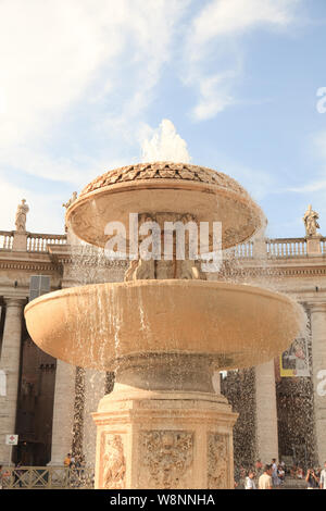 En dehors de la fontaine Vatican, Rome, Italie Banque D'Images
