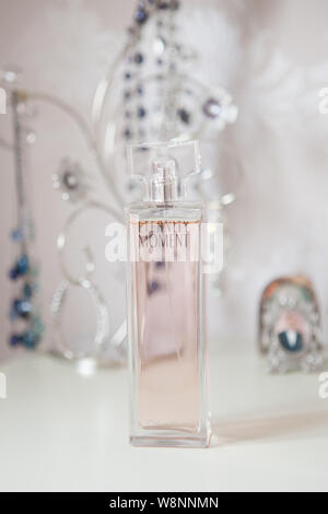 Calvin Klein Eternity Moment Flacon de parfum Banque D'Images