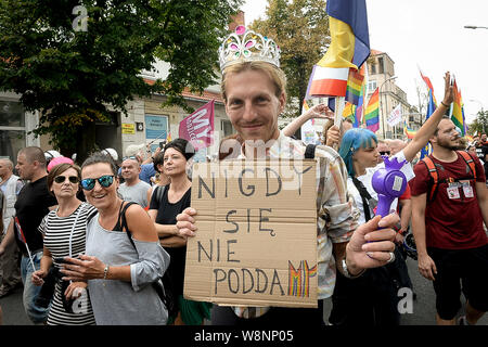 Première marche pour l'égalité ( Pierwszy Marsz Równości ) à Plock, en Pologne, le 10/08/2019 déclarer que les organisateurs, l'idée de la marche est le respect de tout être humain, l'égalité, la tolérance, l'ouverture et la solidarité. Cependant, l'événement a contribué à des tensions entre les personnes LGBT et les conservateurs défendent les valeurs traditionnelles de la famille. Par Wiktor Dabkowski | conditions dans le monde entier Banque D'Images