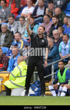 Cardiff, Royaume-Uni. 10 août, 2019. Luton Town manager Graeme Jones pendant le ciel parier match de championnat entre la ville de Cardiff et Luton Town à la Cardiff City Stadium, Cardiff le samedi 10 août 2019. (Crédit : Jeff Thomas | MI News)usage éditorial uniquement, licence requise pour un usage commercial. Photographie peut uniquement être utilisé pour les journaux et/ou magazines des fins éditoriales Crédit : MI News & Sport /Alamy Live News Banque D'Images