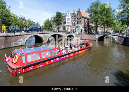 Amsterdam canal boat BZN 5 Visite de la ville d'Amsterdam Keizersgracht à/ Leidsegracht intersection. Banque D'Images