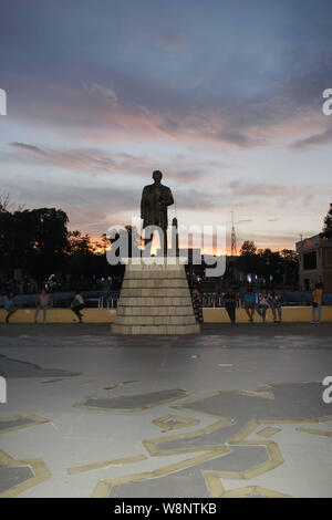 14 JUILLET 2019-VIGAN PHILIPPINES : Le héros national statue devant sur le Vigan l'hôtel de ville. Banque D'Images