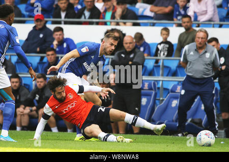 Cardiff, Royaume-Uni. 10 août, 2019. Jacob Butterfield de Luton Town pendant le match de championnat EFL Sky Bet entre Cardiff City et Luton Town à la Cardiff City Stadium, Cardiff, Pays de Galles le 10 août 2019. Photo par Dave Peters. Usage éditorial uniquement, licence requise pour un usage commercial. Aucune utilisation de pari, de jeux ou d'un seul club/ligue/dvd publications. Credit : UK Sports Photos Ltd/Alamy Live News Banque D'Images