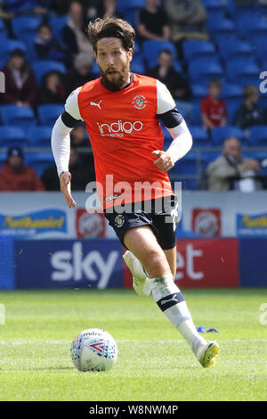 Cardiff, Royaume-Uni. 10 août, 2019. Jacob Butterfield de Luton Town pendant le match de championnat EFL Sky Bet entre Cardiff City et Luton Town à la Cardiff City Stadium, Cardiff, Pays de Galles le 10 août 2019. Photo par Dave Peters. Usage éditorial uniquement, licence requise pour un usage commercial. Aucune utilisation de pari, de jeux ou d'un seul club/ligue/dvd publications. Credit : UK Sports Photos Ltd/Alamy Live News Banque D'Images